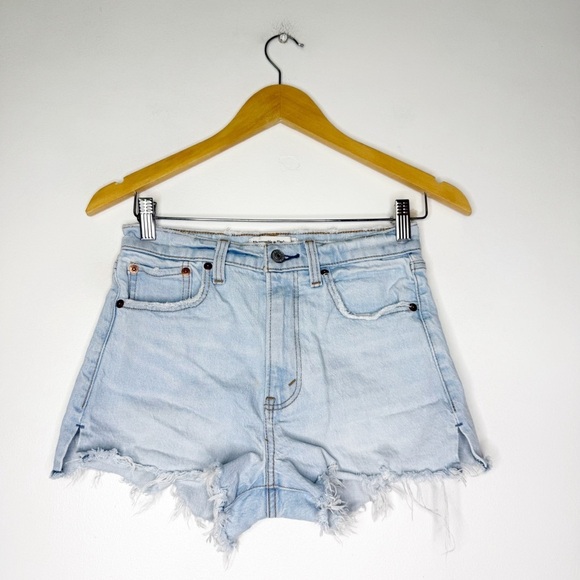 Abercrombie & Fitch The Mom Shorts High Rise Size 0 / 24 - Picture 1 of 5